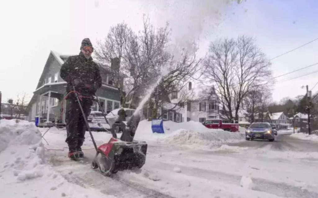 Are schools closed in US due to polar vortex weather phenomenon