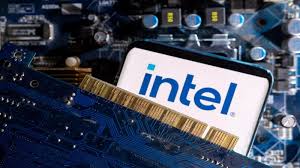 Intel Faces Turmoil: Analyst Downgrades and Institutional Shifts Shake Chip Giant!